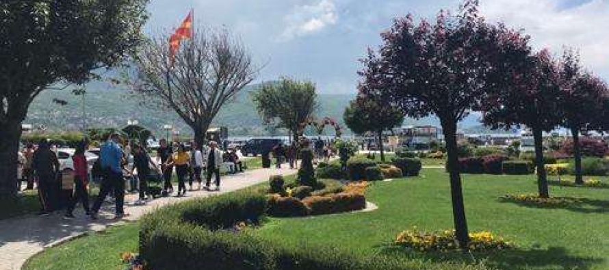 Shpëtohet turisti nga Anglia që kishte rënë në ujërat e Liqenit të Ohrit