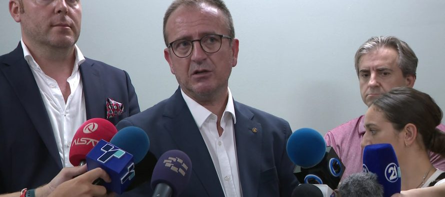 Qeveria e re, pranim-dorëzimi i posteve ministrore