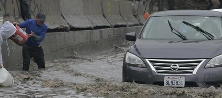 Stuhia tropikale godet Meksikën, tre persona humbin jetën