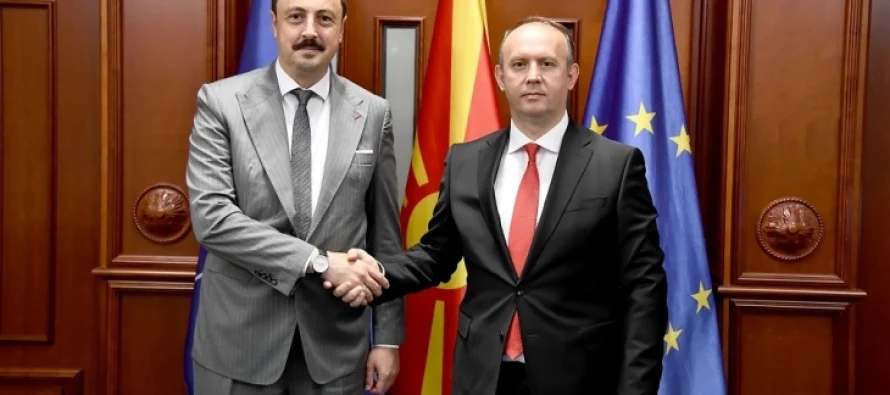 Kryeparlamentari Gashi takohet me ambasadorin turk Ulusoj