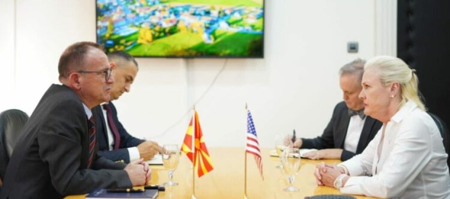 Taravari priti në takim ambasadoren Aggeler