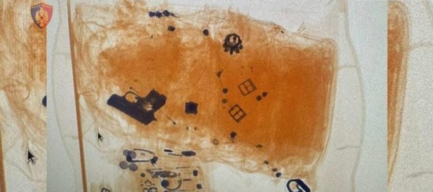 I gjendet armë në çantë teksa donte të udhëtonte drejt Italisë, arrestohet në Rinas 23-vjeçari nga Peja