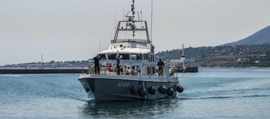 Parandalohet tragjedia në brigjet greke/ Shpëtohet varka me 77 emigrantë të paligjshëm që rrezikoi të mbytej