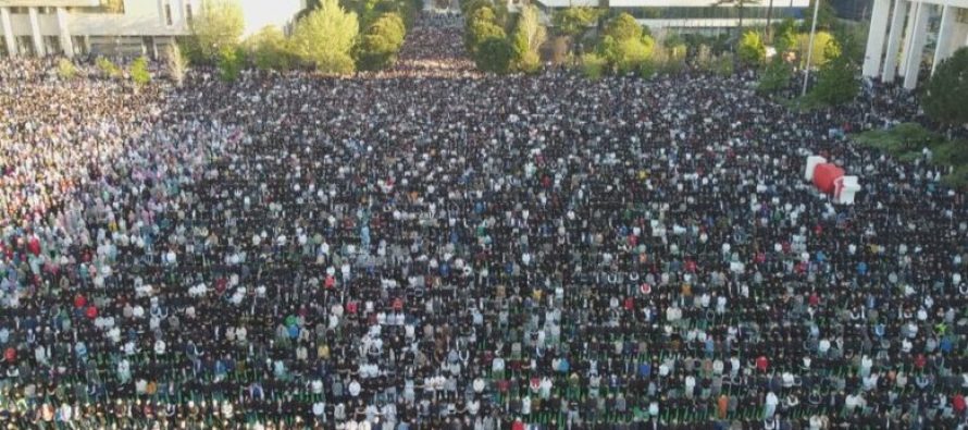 Sheshi “Skënderbej” në Tiranë transmeton futboll, zhvendoset falja e Kurban Bajramit