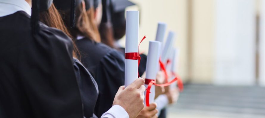 Diploma të falsifikuara në Strugë, kapet një person