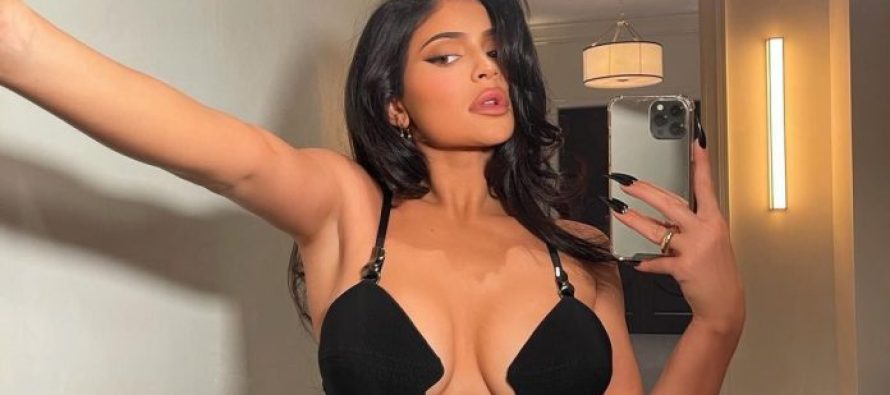 Kylie Jenner një “bombë” e vërtetë me bikini