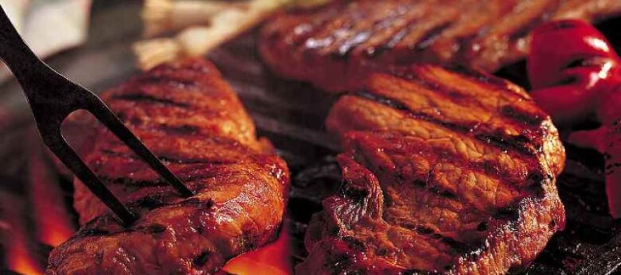 Çfarë mund t’i bëjë trupit tuaj ngrënia e tepërt e mishit