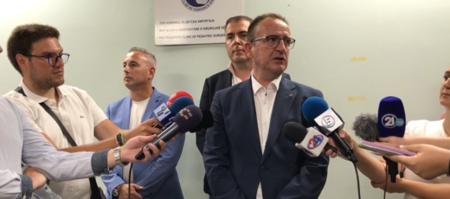 Ministri i ri i Shëndetësisë Taravari nuk ia vazhdoi mandatin 8 drejtorëve ekonomik