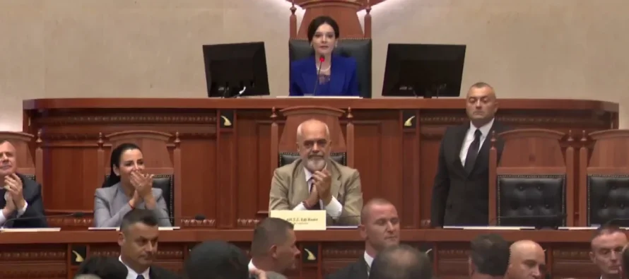Elisa Spiropali, kryetarja e re e Kuvendit/ Emërohet me 75 vota pro dhe 4 kundër