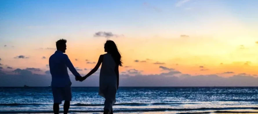 Kur vetëm njëri prej të dyve pi cigare: Zgjidhje për puthje të ëmbla