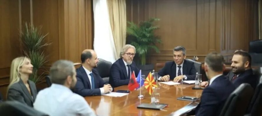 Flamuri shqiptar, Maksim Dimitrievski kërcënoi se do të largohet nga shumica qeverisëse