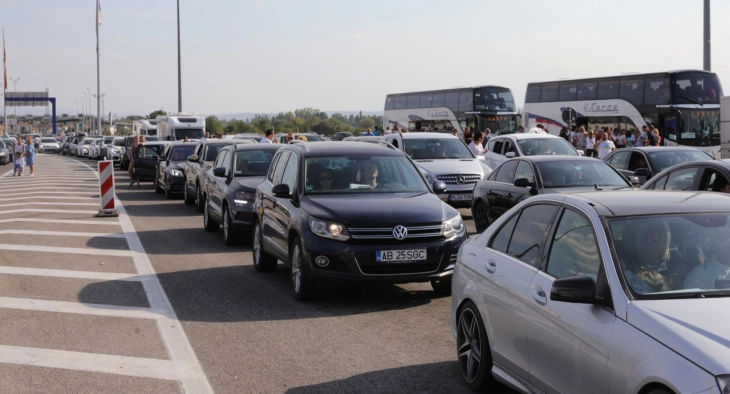 Mërgimtarët po vijnë, rritet fluksi i veturave në Tabanoc