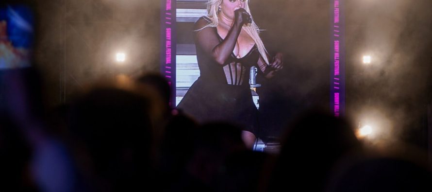 Bebe Rexha edhe me tupana në “Sunny Hill 2024”