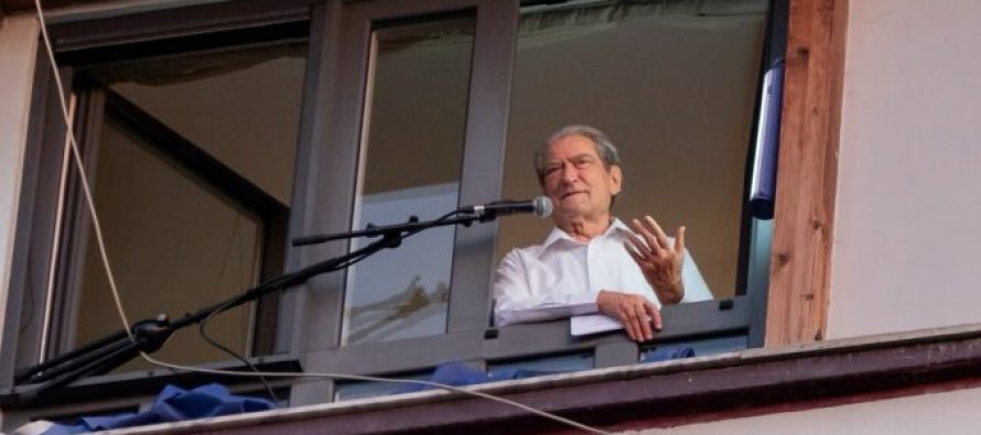 Zgjedhjet në Himarë, Berisha: Vota për opozitën, asnjë qindarkë për tunelin. Nuk do paguani vjedhjet e Ballukut