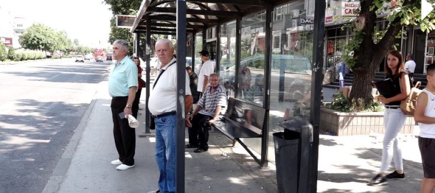 Vazhdon problemi me transportin publik, kaos dhe rrëmujë në 40 gradë