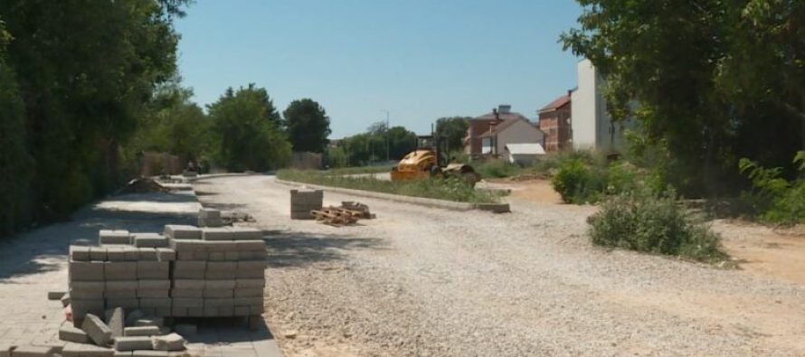 “Bllagoja Toska”, banorët ankohen për mos përfundimin e rrugës