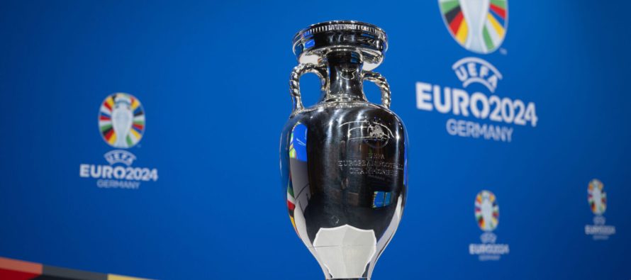 Tre gjyqtarë në garë për finalen e EURO 2024, favorit shihet polaku