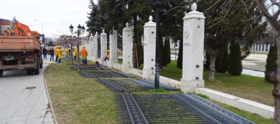 Ministrat e rinj morën vendim për rikthimin e gardhit rrethues në oborrin e Qeverisë