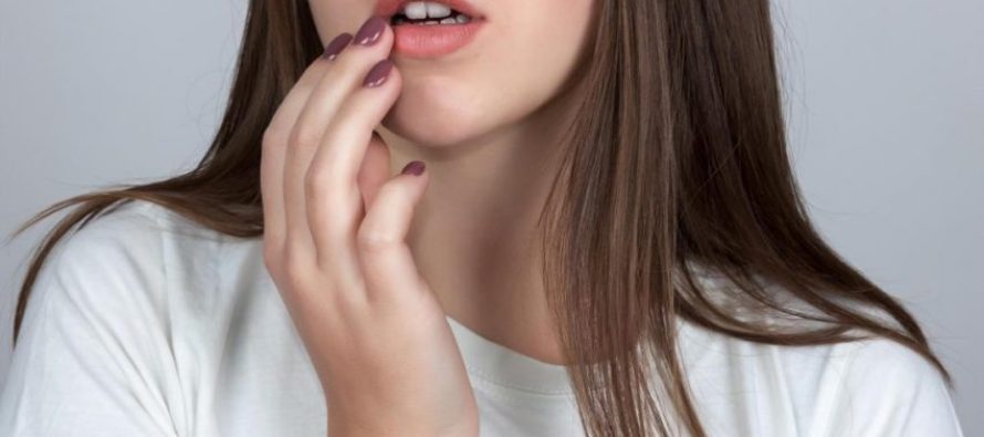 Pse shkaktohen ulçerat e gojës, sidomos në dimër