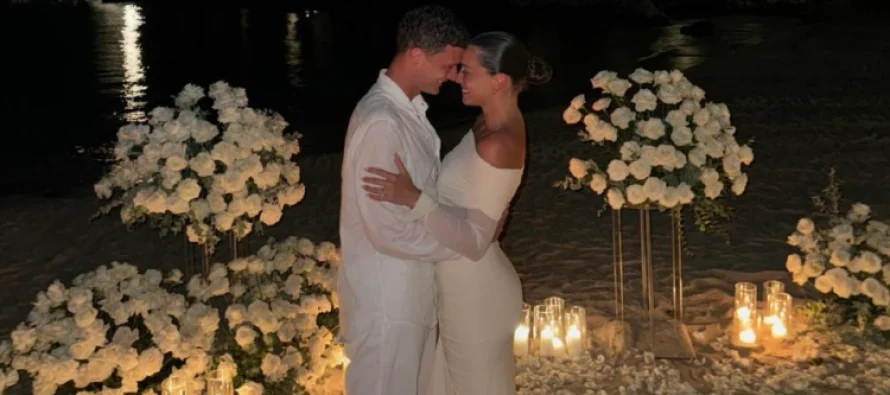 Futbollisti i Interit fejohet me modelen nga Gjakova