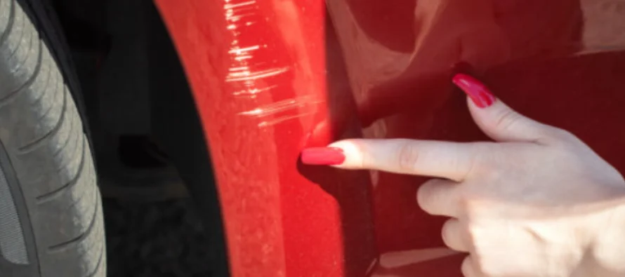 Si të hiqni gërvishtjet nga makina juaj pa shkuar te mekaniku?