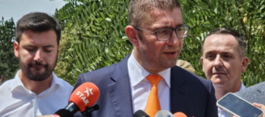 Mickoski: Të gjithë qytetarët do t’i grisin pasaportat bullgare në ditën kur do hyjmë në BE