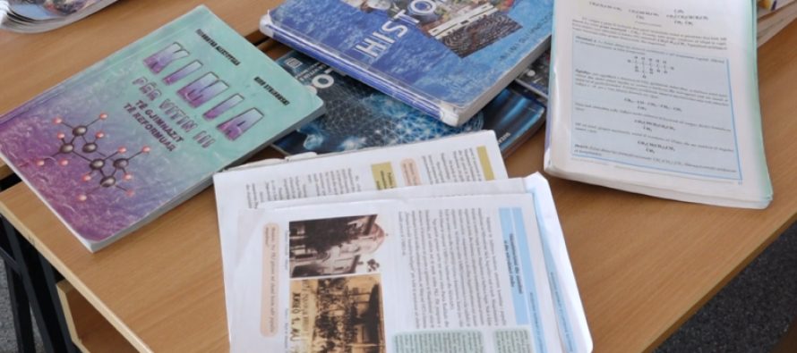 Qeveria anulon konceptin për klasat VII-IX, nxënësit do të mësojnë nga librat e vjetër