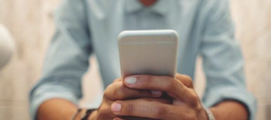 Mos i bëni këto pesë zakone në banjë, eksperti paralajmëron për rreziqet