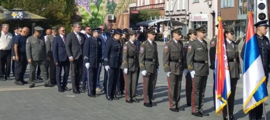 Reagojnë nga Bosnje-Hercegovinë: Parada e ushtarëve serbë ndez polemikat