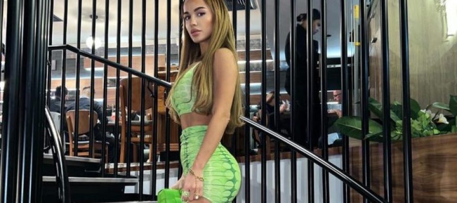 Baby G shfaqet ‘përvëluese’ në fotot me bikini