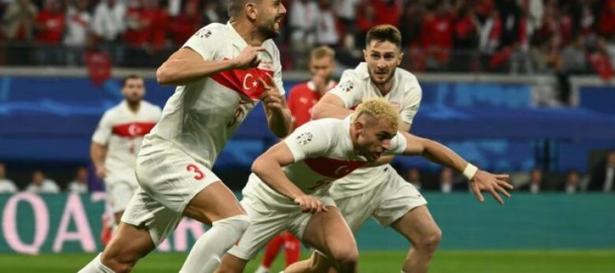 Demiral në rolin e “heroit” shënon dy gola dhe kualifikon Turqinë në çerekfinale të Euro 2024