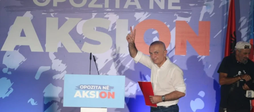 Meta sulmon SPAK në protestën para Kryeministrisë: Turp për opozitarët që kanë frikën e autoritetit të tij, regjimi i Dum dumanit…