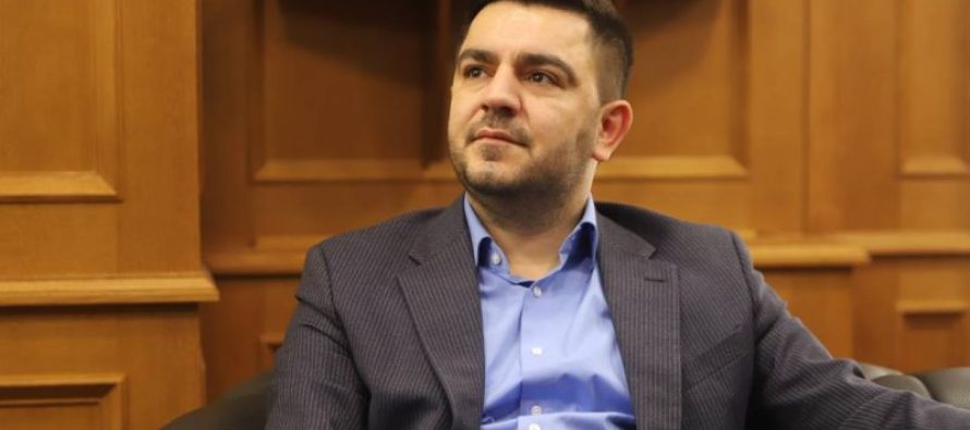 Bekteshi-Mickoskit: As një muaj në Qeveri, e vendosën shtetin në grupin e Dodikut!