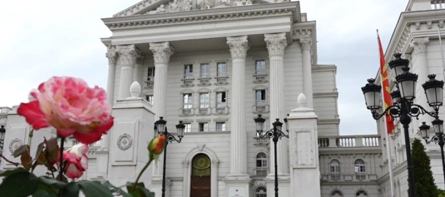 Në prag të samitit në Uashington, tone të ashpra për marrëdhëniet mes Shkupit, Athinës, Sofjes
