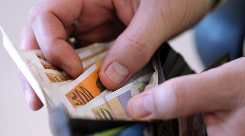 Mbi 200 000 punëtorë mezi mbulojnë nevojat bazë të jetesës  pagat duhet të rriten   Ja kush kërkon 