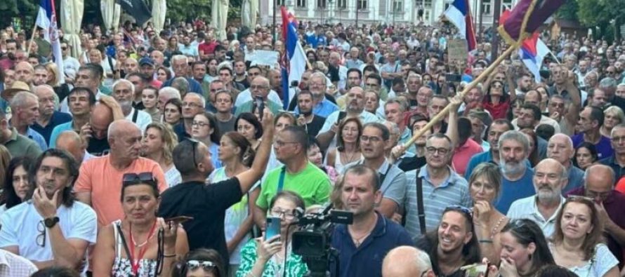 ‘U ndez papritmas’: Protestat në të gjithë Serbinë kundër minierave të litiumit