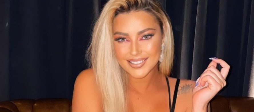 Ronela Hajati “thumbon” kolegët: “Asnjë këngë e hajrit…”