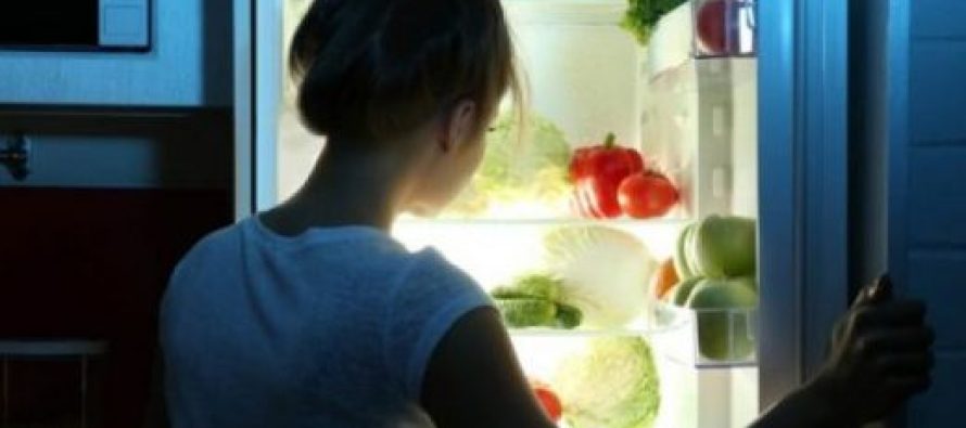 Çfarë ndodh në trup kur ha një ushqim të caktuar para gjumit?