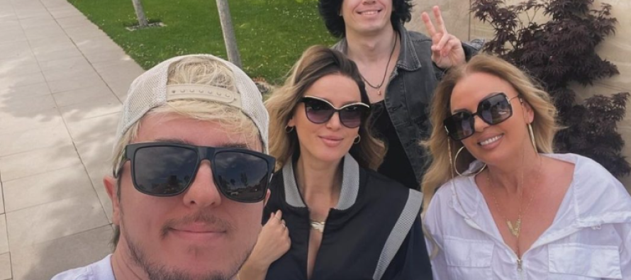 Violetë Kukaj publikon imazhet me të bukura me fëmijët e saj