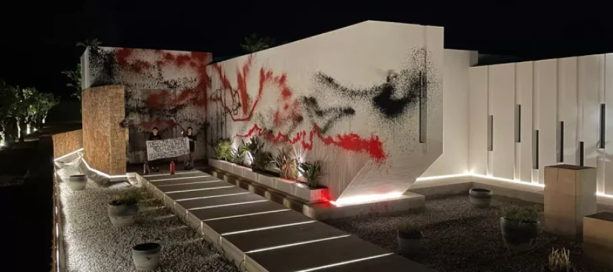 Rezidenca e Messit thyhet dhe vandalizohet