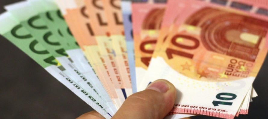 Iu prezantua si polic dhe ia mori 10 mijë euro – mashtrohet 86-vjeçarja nga Shkupi