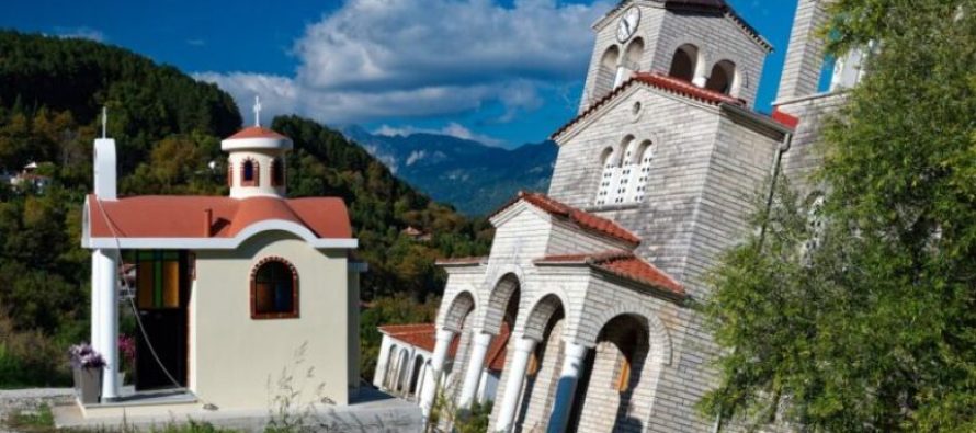 Kisha greke që sfidon gravitetin – më e shtrembër se Kulla e Pizës