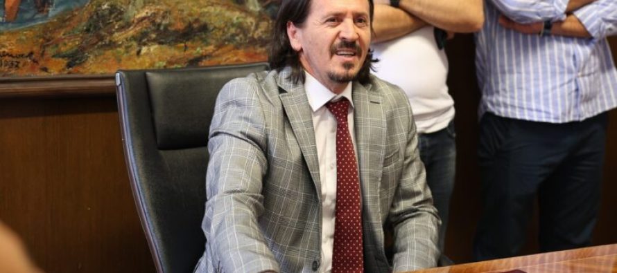 Zv.ministri i Kulturës, Sedat Sulejmani paralajmëron zgjidhjen e statusit të 33 artistëve të Ansamblit