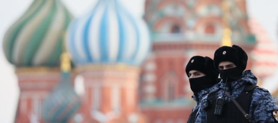 Rusia ndalon një shtetas amerikan nën dyshimet se sulmoi një zyrtar policor