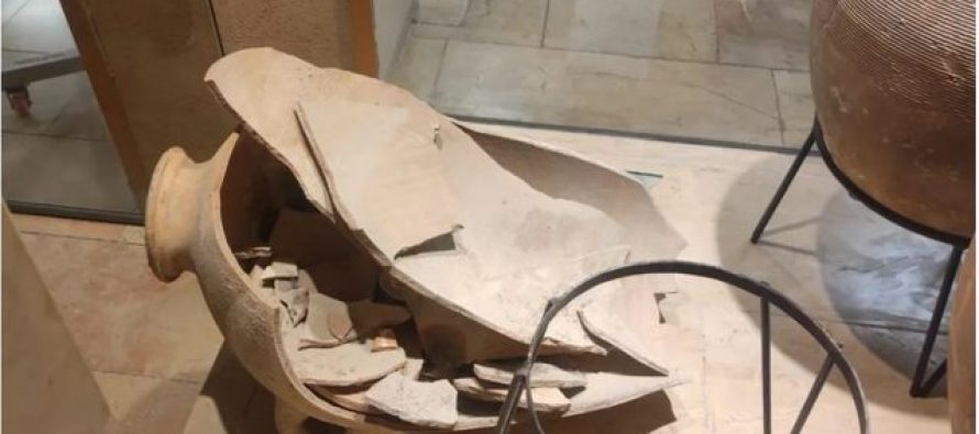 Djali thyen aksidentalisht kavanozin 3500-vjeçar gjatë vizitës në muze, ja çfarë ndodhi më pas