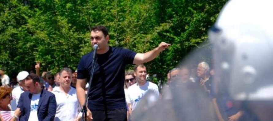 Pse opozita iu rikthye sulmeve ndaj ndërkombëtarëve?