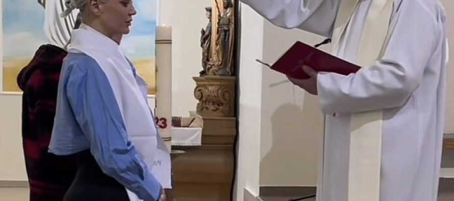 U përfol se ishte ‘në lidhje’ me Bleron, modelja Vjosa Pllana konvertohet në katolike