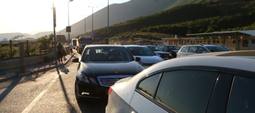 Mbi 60 mijë kosovarë drejt Shqipërisë brenda 24 orëve