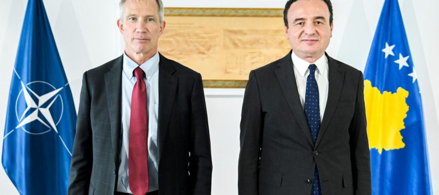 Kurti takohet me Ndihmës Sekretarin e NATO’s, ZKM s’tregon nëse u diskutua për çështjen e hapjes së Urës së Ibrit