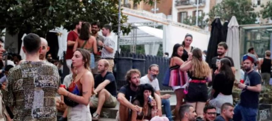 Barcelona planifikon të ndalojë dhënien me qira të apartamenteve për turistët